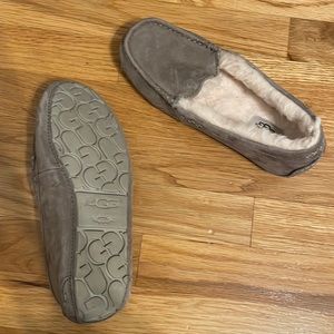 Grey ugg mocassins. Barely worn.